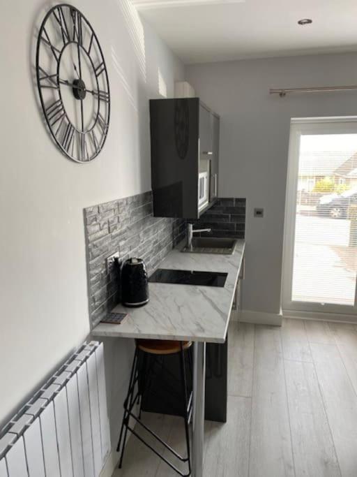 Luxury Mumbles View Studio Apartment Swansea Exterior photo